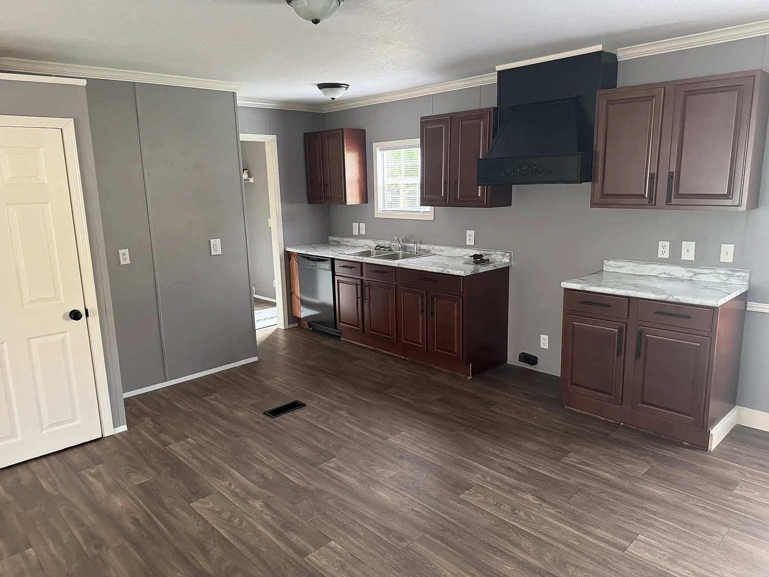 3 bed, 1250 sqft, $1,450 — Photo 2