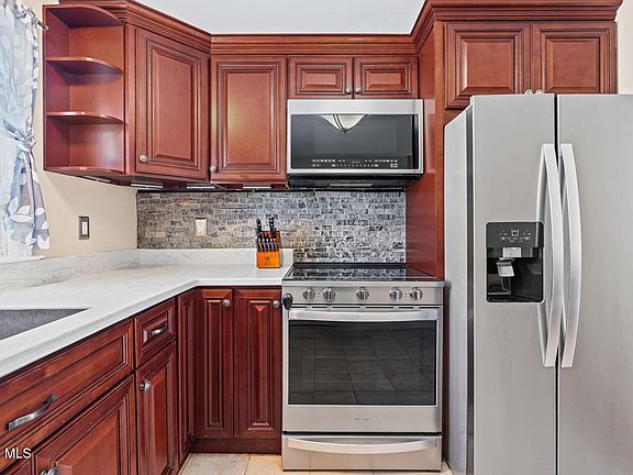 4th image of 28 Rooney Avenue