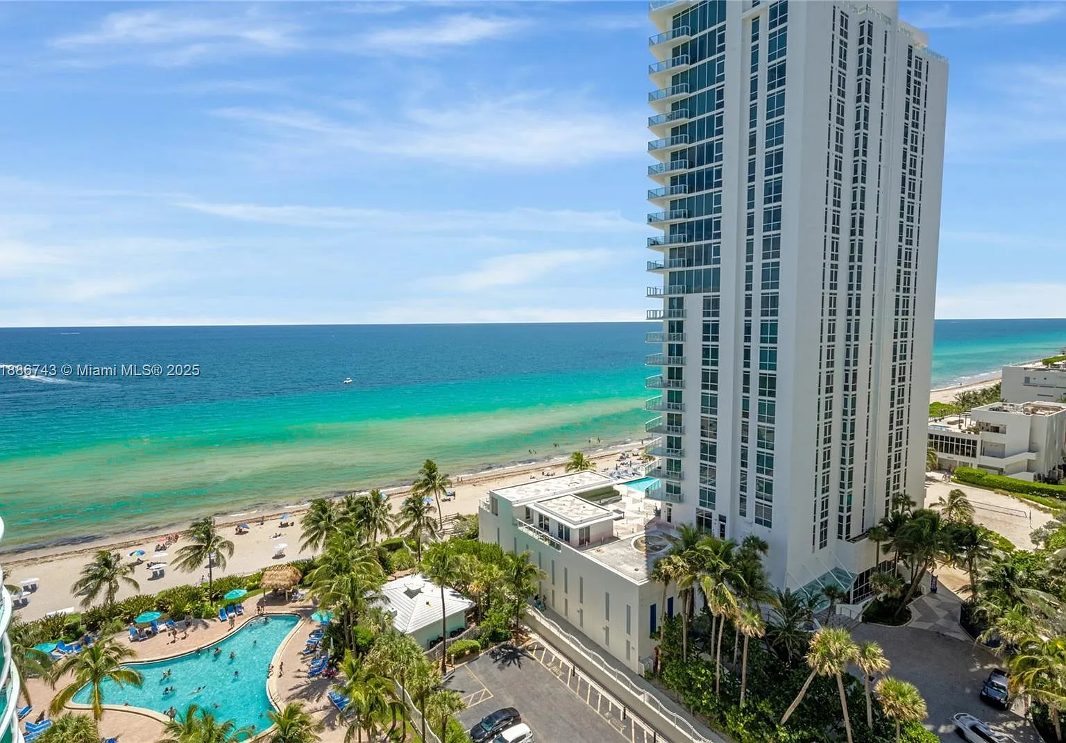 Tides On Hollywood Beach — Photo 2