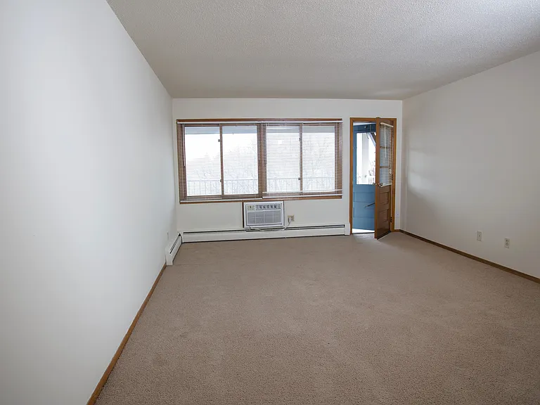 Brittany Apartments — Photo 19