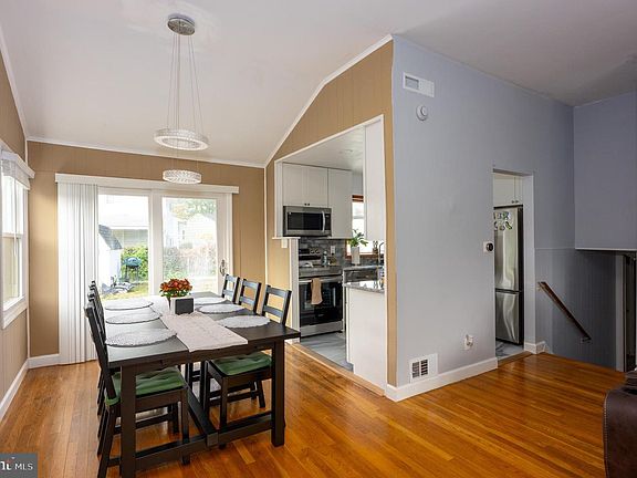 4th image of 458 Roberts Way