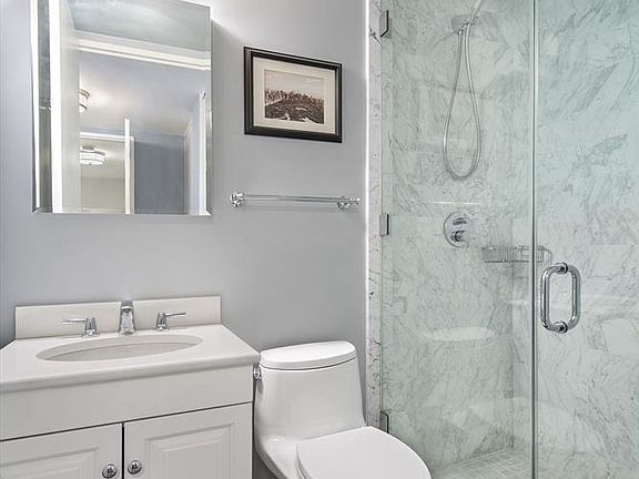 5th image of 235 E 40th St APT 22H