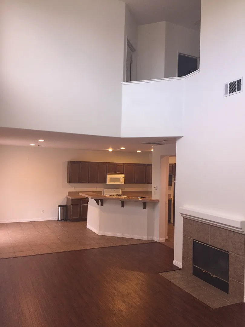 3Bd / 2.5Ba + DEN & Loft! Snowbell Ln. (92553) — Photo 4