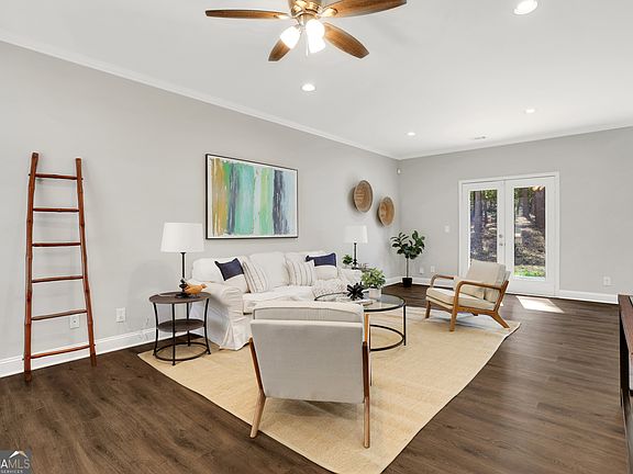 2nd image of 2431 Woodside Way