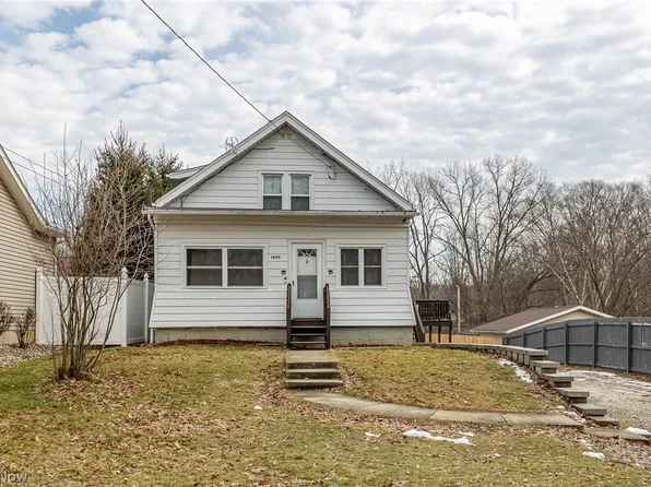 1845 Seattle St, Cuyahoga Falls, OH 44221