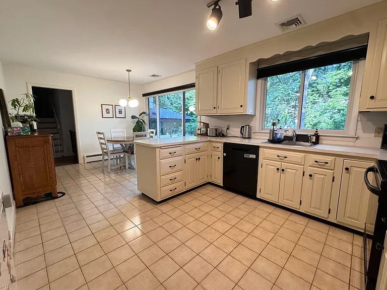 1 Cyr Cir #1 — Photo 13