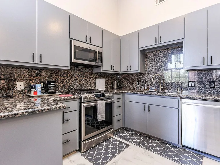 9715 Riddlewood Ln — Photo 19