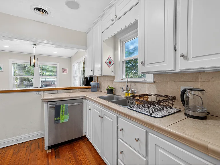 712 Shell St — Photo 6