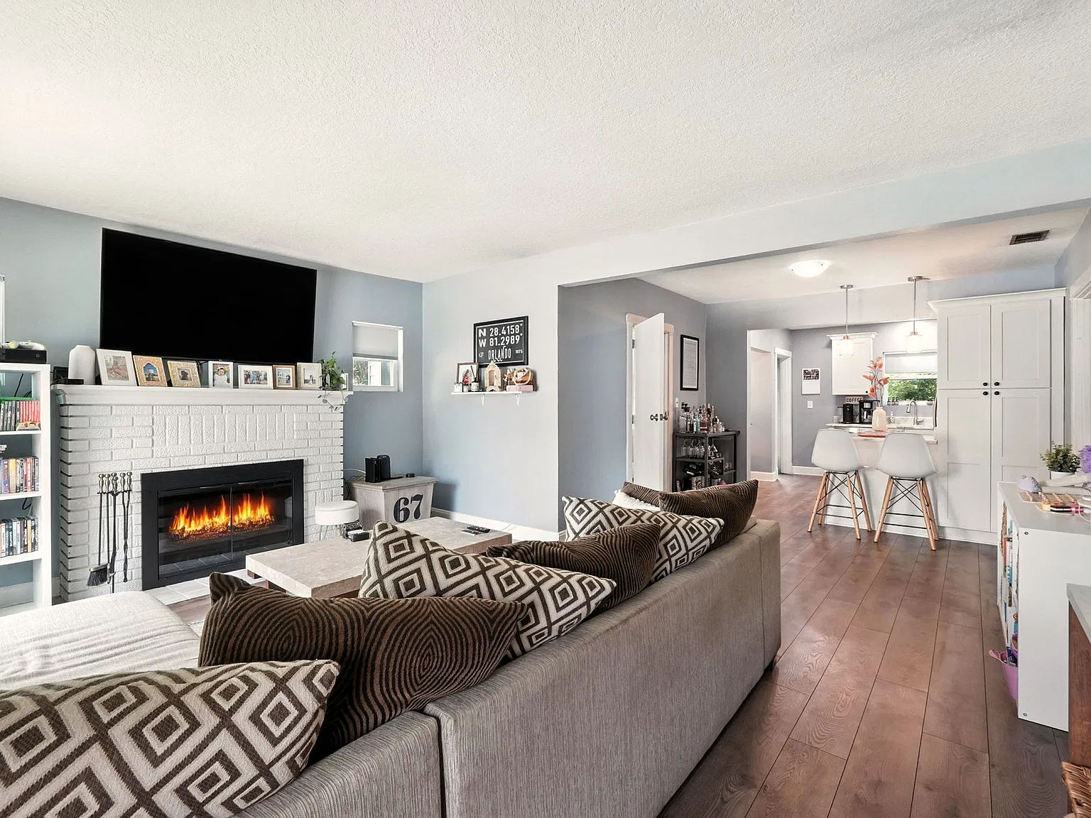 2 bed, 1135 sqft, $3,000 — Photo 2