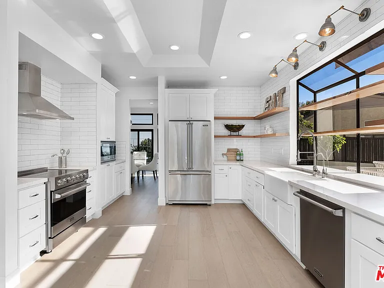 23458 W Moon Shadows Dr — Photo 38