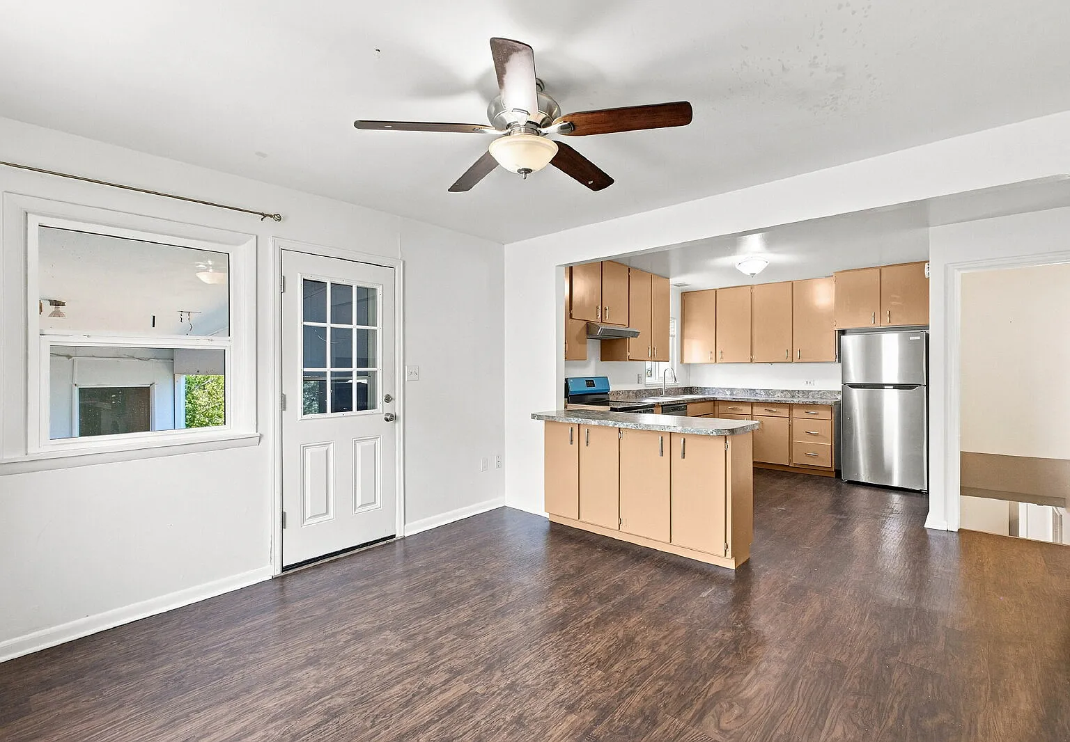 4 bed, 2.0 bath, 1815 sqft, $2,741 — Photo 3