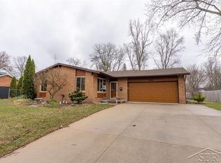 612 Adams Dr, Midland, MI
