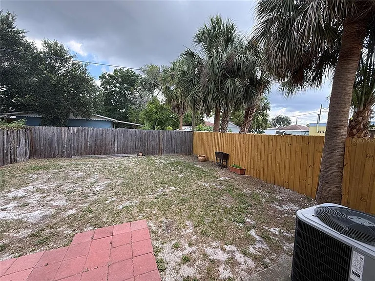 2907 W Chestnut St — Photo 13