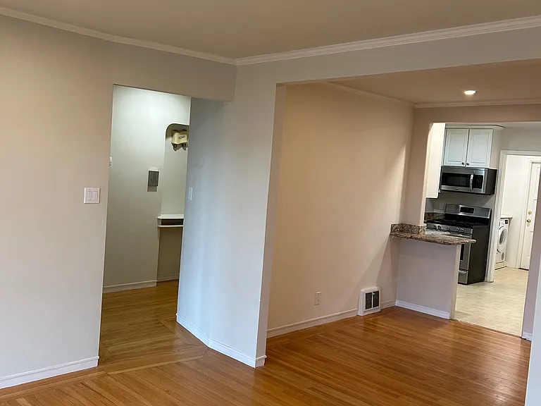 2433 Larkin St #1 — Photo 10