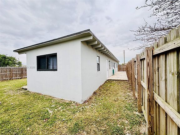 4th image of 536 SW 6th Ter