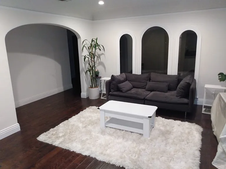 5415 S Victoria Ave — Photo 2