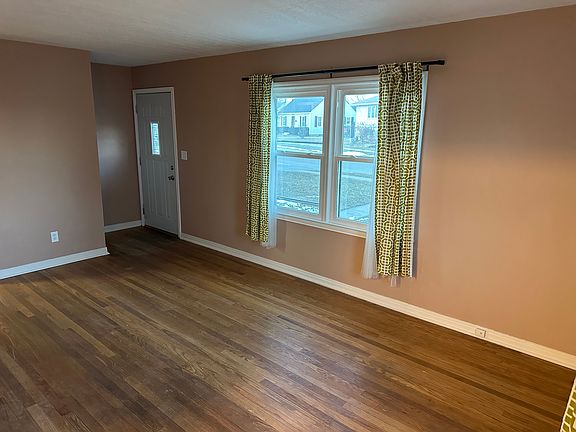 3rd image of 602 SW Southlawn Cir