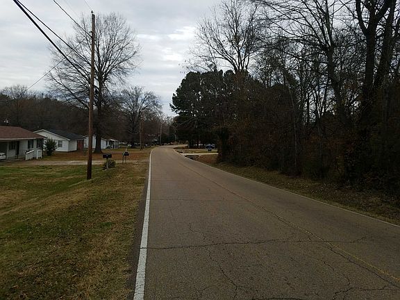 4th image of 713 Moss Hill Dr