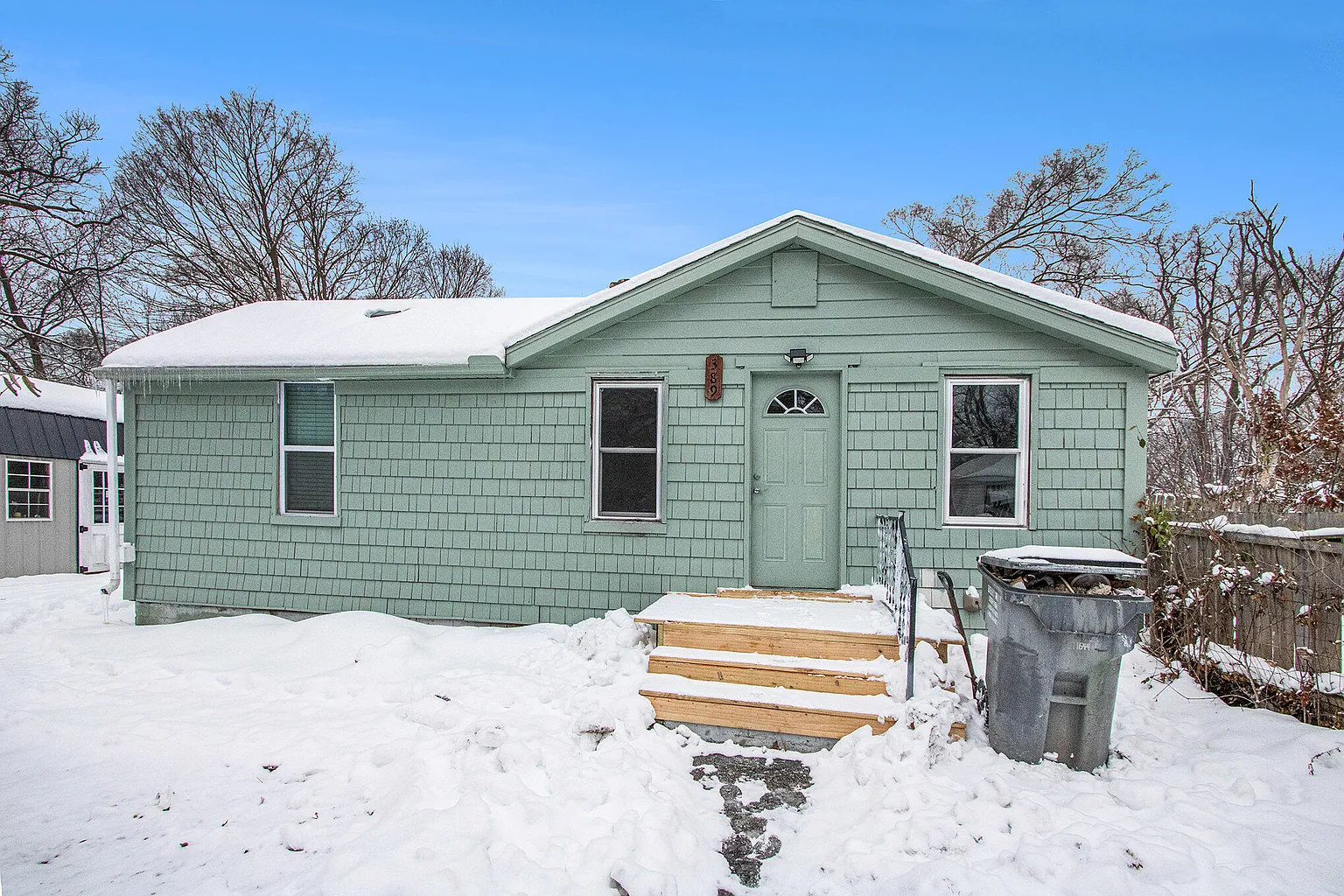 389 Parker Ave photo 1