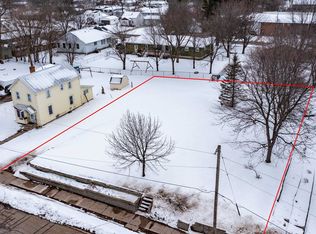 518 Granite St, Waupaca, WI 54981