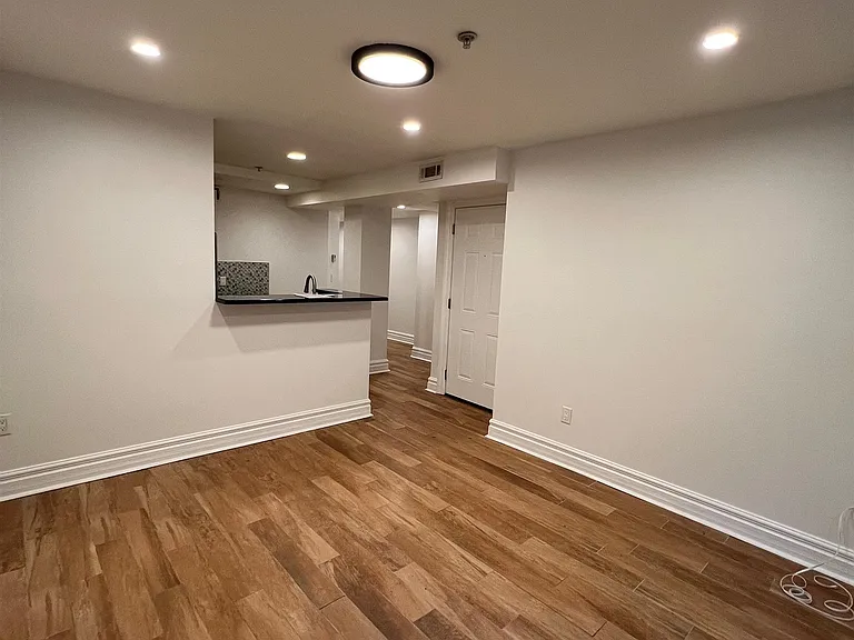 827 Garden St #1 — Photo 7