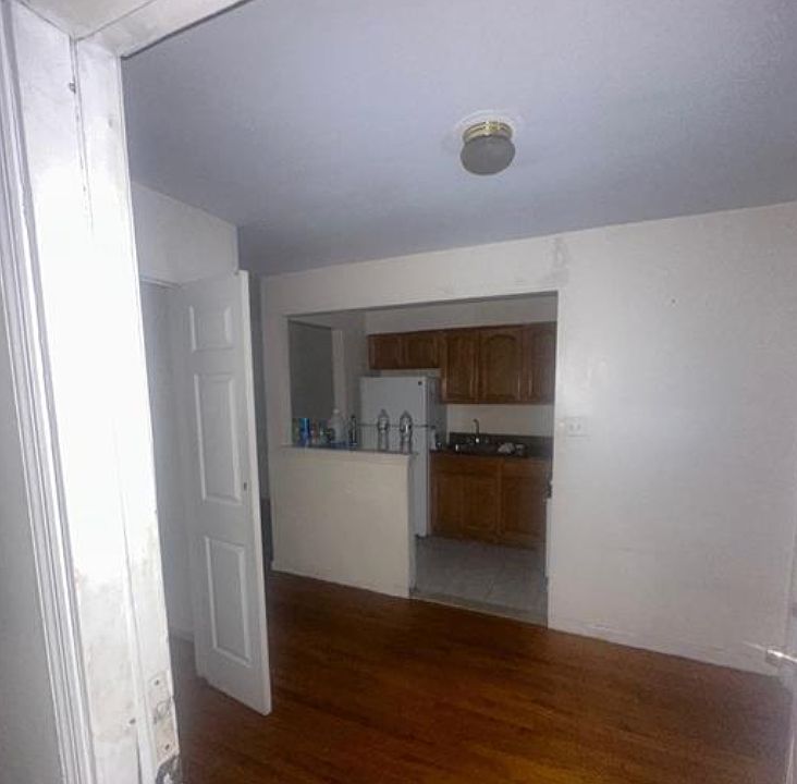 2nd image of 127 Chester St #1