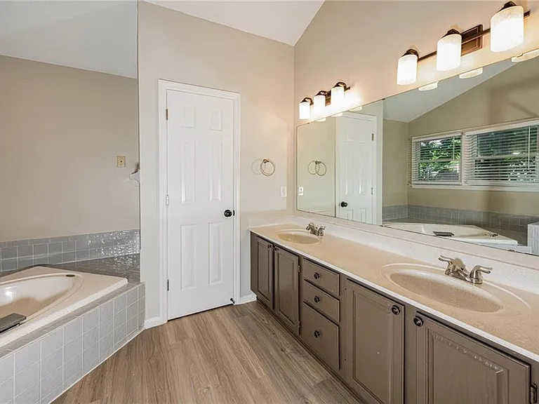 745 Mountain Oaks Pkwy — Photo 13