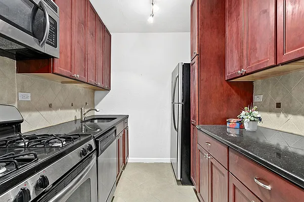 Sold by Citi Habitats | media 4