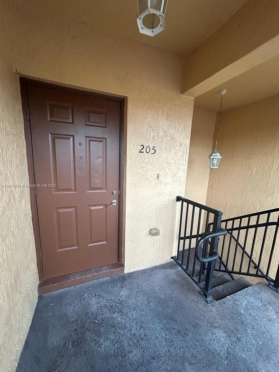 Building Photo - 1650 NE 33rd Ave #205-7