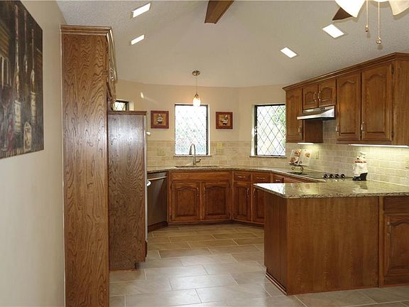 3rd image of 2861 Stoneridge Dr