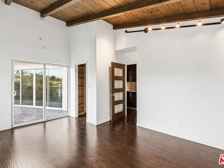 3476 Troy Dr — Photo 33