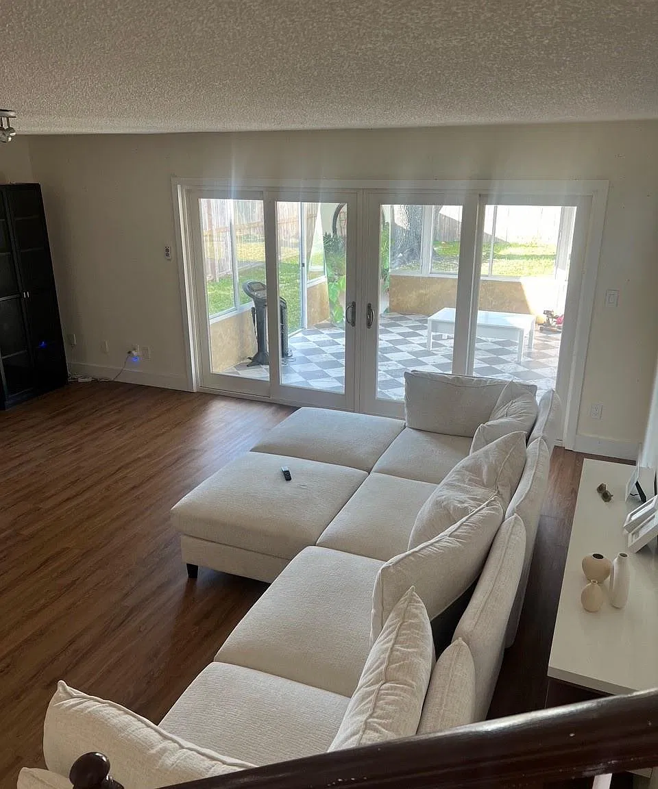 4 bed, 2.5 bath, 2282 sqft, $2,400 — Photo 4