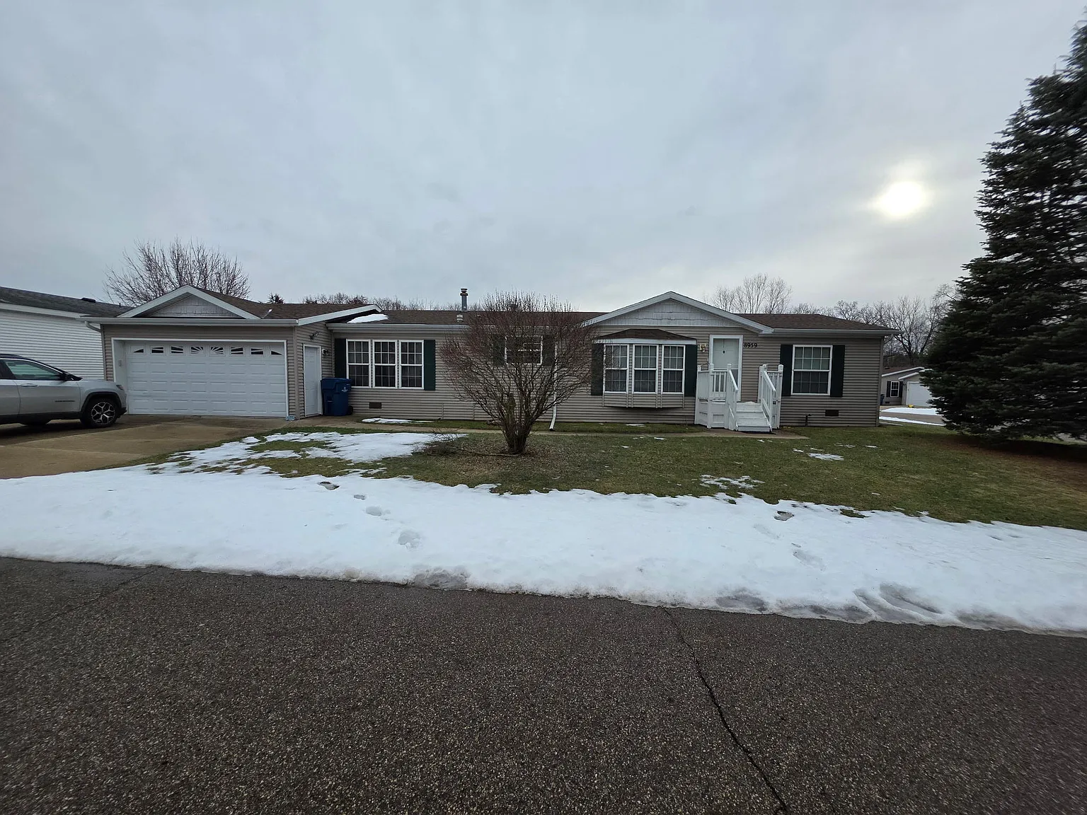 8959 Meadowview Dr photo 1
