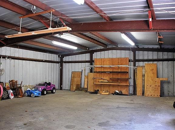 3rd image of 2203 County Road 2526
