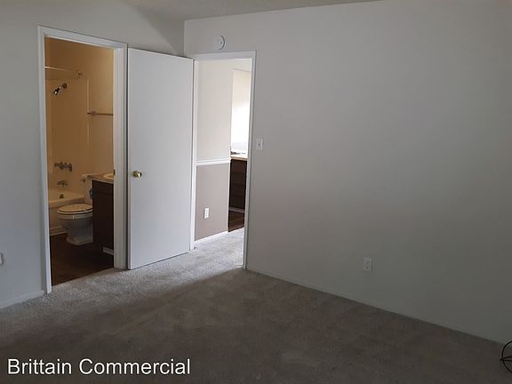 5th image of 9521 Emerald Park Dr APT 43