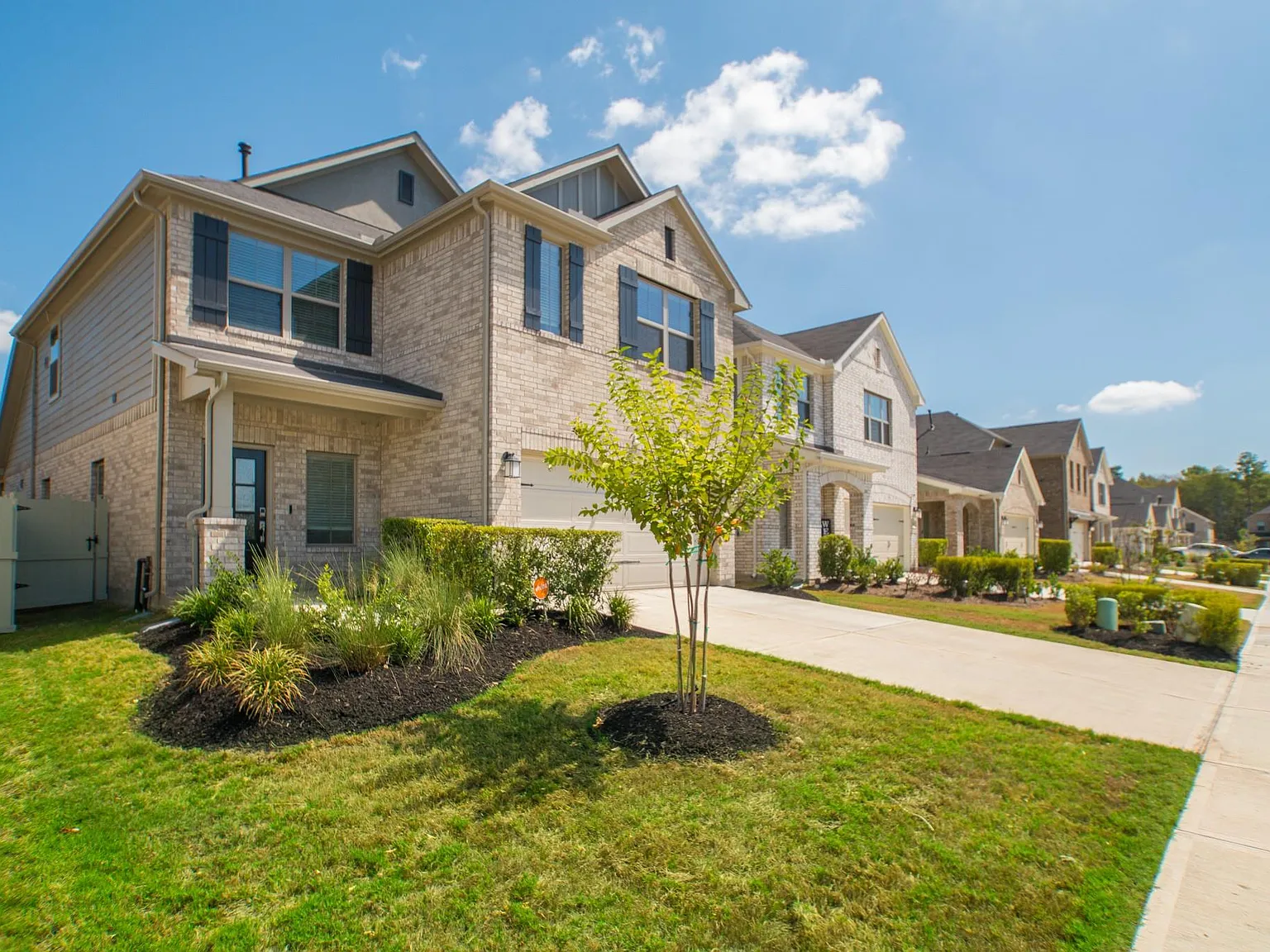 4 bed, 2.5 bath, 2166 sqft, $2,700 — Photo 2