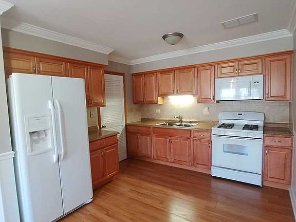3rd image of 1311 Kingsbury Dr Unit A