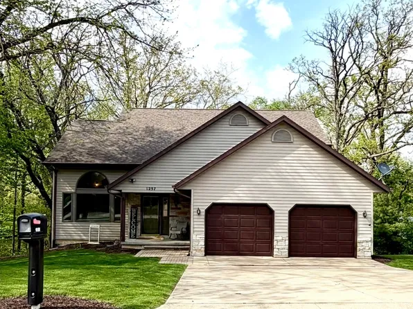 1257 Trail Dr, Dixon, IL 61021