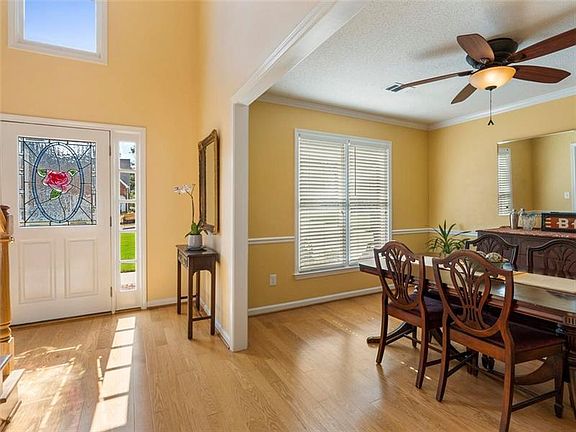 5th image of 307 Winkfield Ln SW