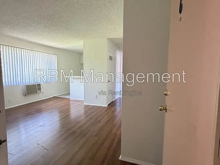 6920 Simpson Ave #6 — Photo 2