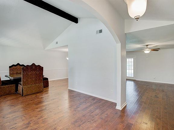 3rd image of 6325 Tosca Dr