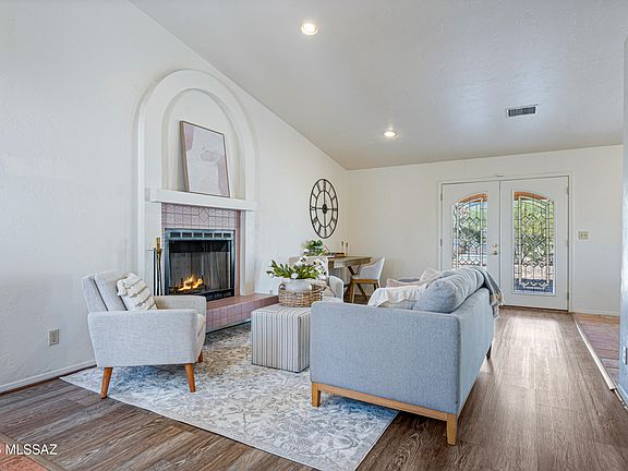 4th image of 9801 E Prospect Ln