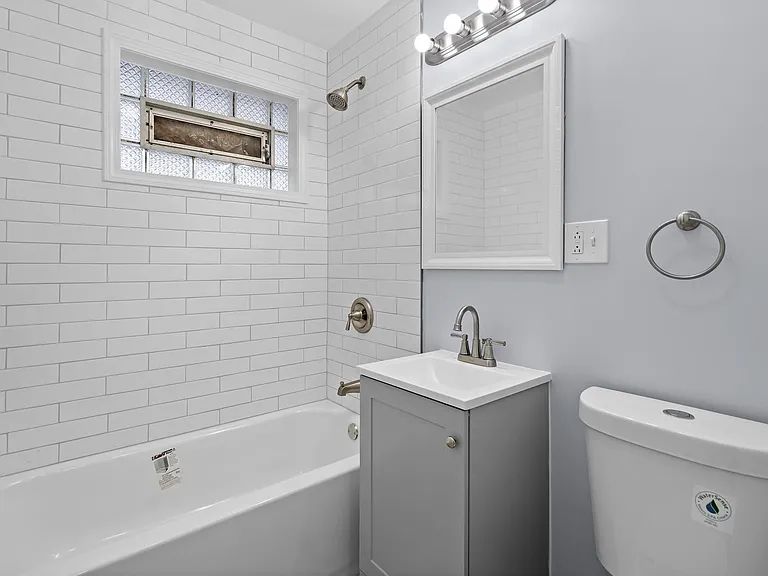 15333 Dorchester Ave — Photo 8