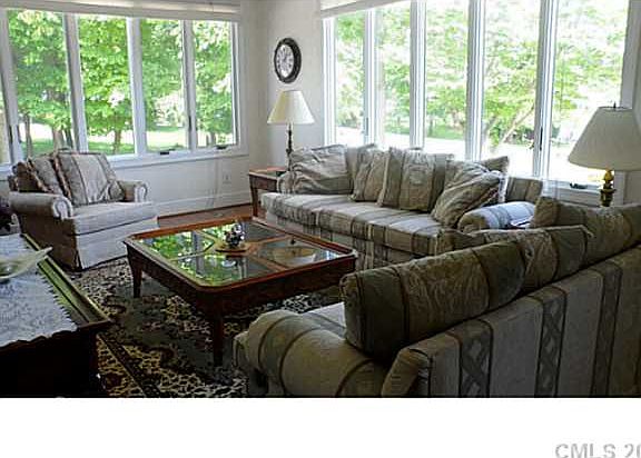 3rd image of 922 Lake Club Dr