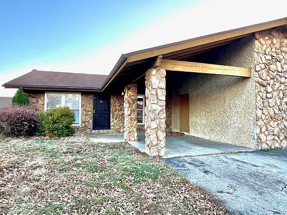 2nd image of 18 Kingsway Dr #18