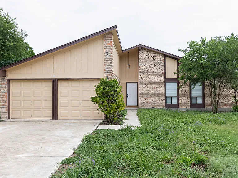 5814 Pineway St — Photo 1
