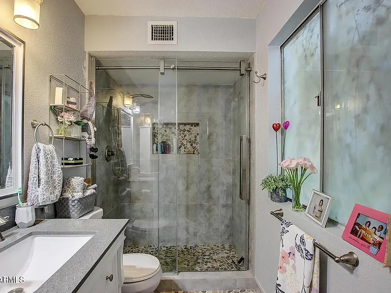 2755 E Michigan Ave — Photo 11