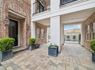 1015 Saint Charles St, Houston, TX 77003