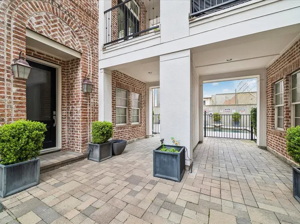 1015 Saint Charles St, Houston, TX 77003