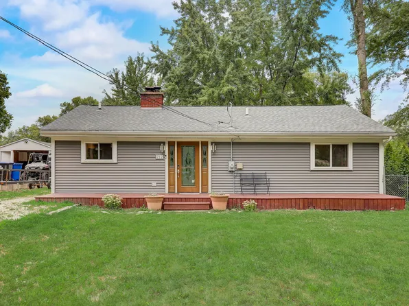 212 Nippersink Dr, McHenry, IL 60050